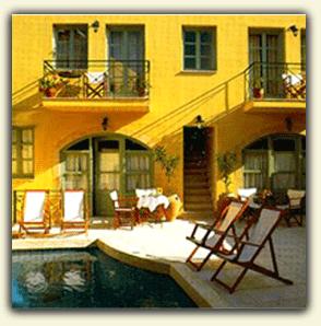 photo of the swimming pool of the hotel